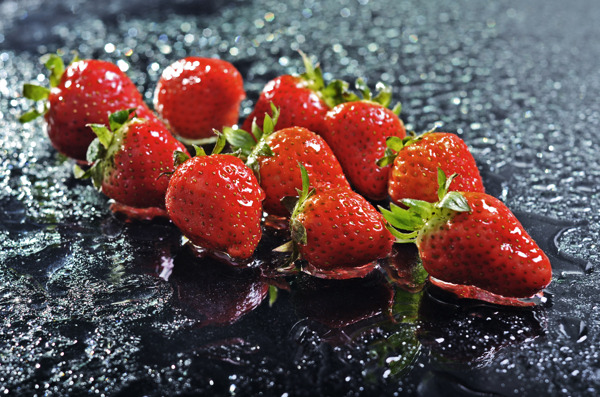 草莓果实图片