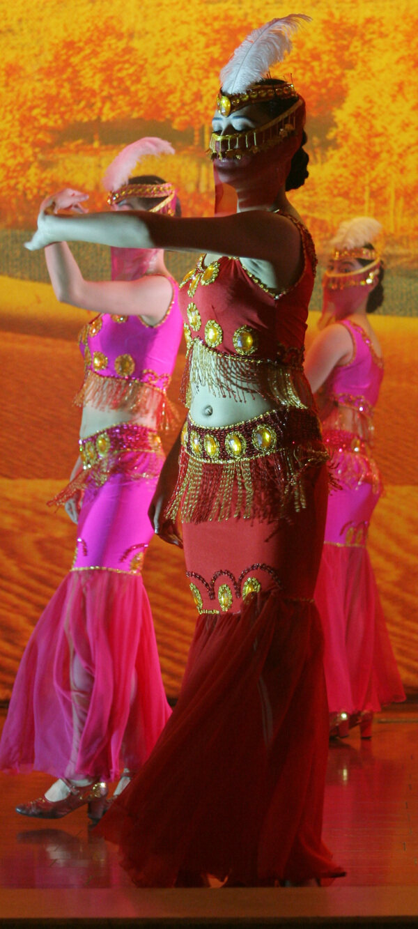 新疆美女舞蹈图片