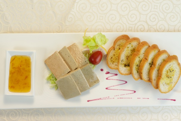 法式鹅肝酱烙面包图片