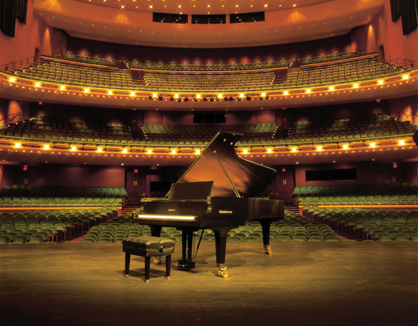 音乐厅钢琴图片