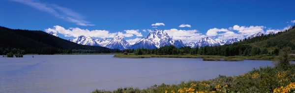 雪山湖泊