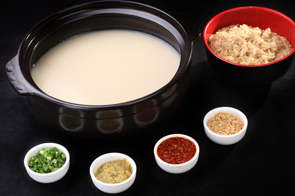 燕麦毋米粥锅图片