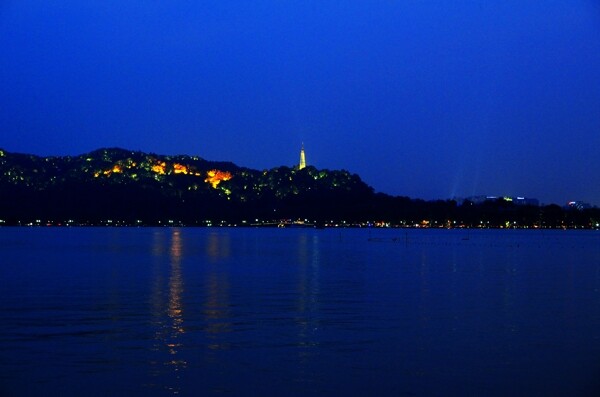 西湖夜景图片