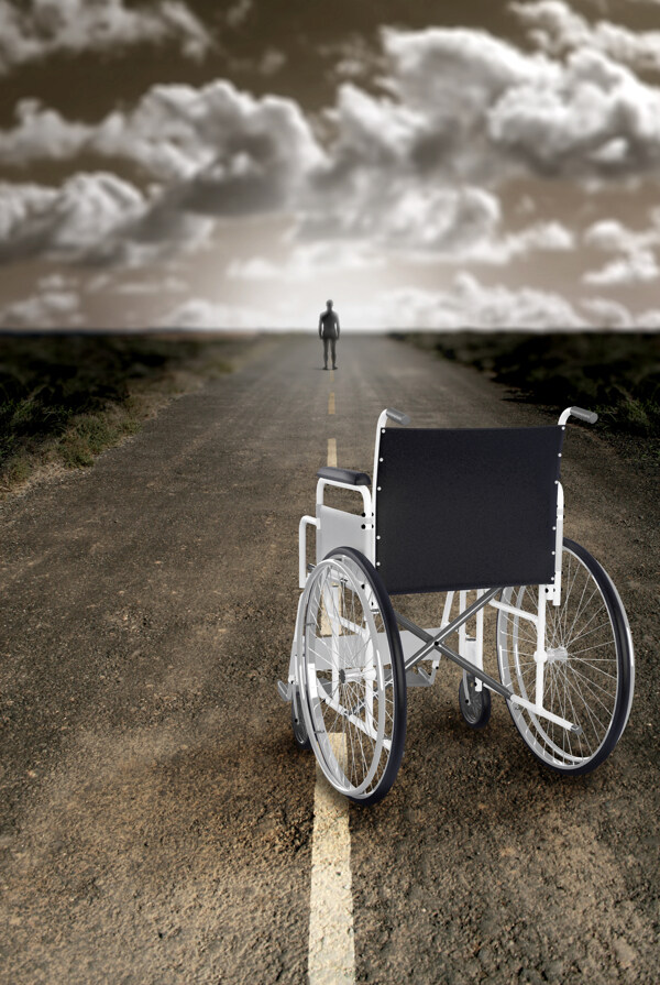 公路中的轮椅图片