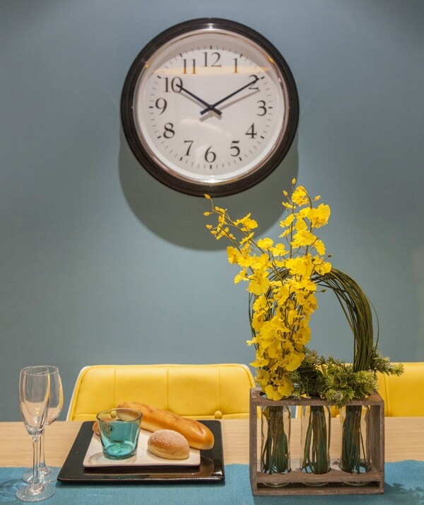 北欧时尚餐桌黄色盆景设计图