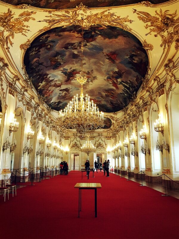 维也纳美泉宫宫殿内
