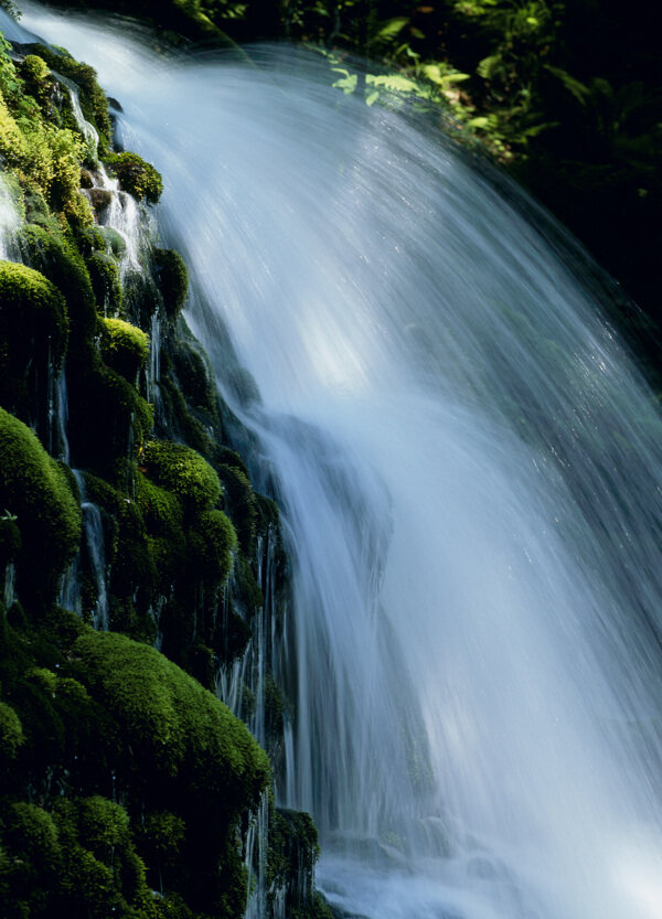 高山流水瀑布景观图片