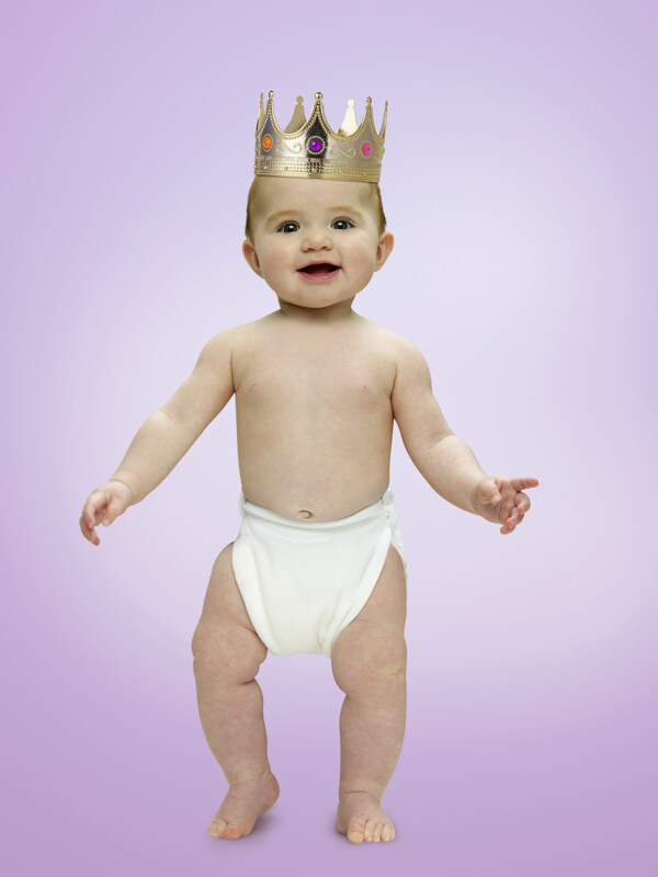 戴着皇冠胖乎乎的小宝宝图片
