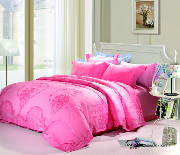 粉色床上用品