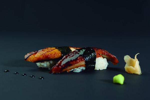 烤鳗鱼片寿司图片
