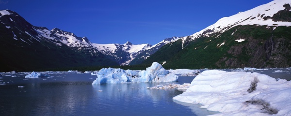 雪山湖图片