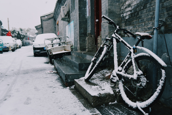 下雪的老北京胡同