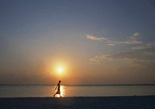 夕阳下的海滩