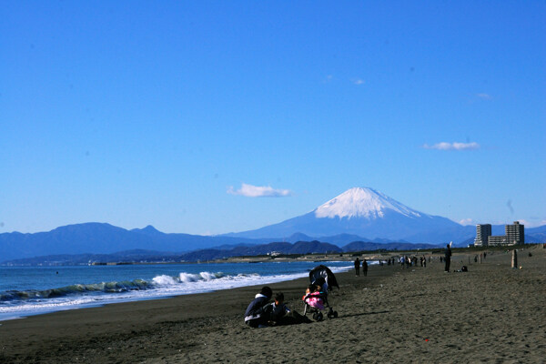 海边富士山图片