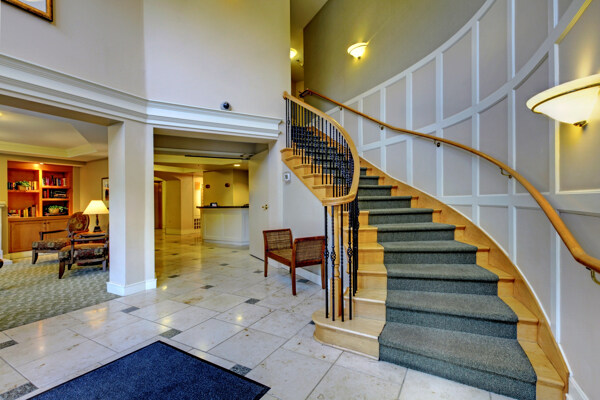 客厅楼梯装饰设计图片