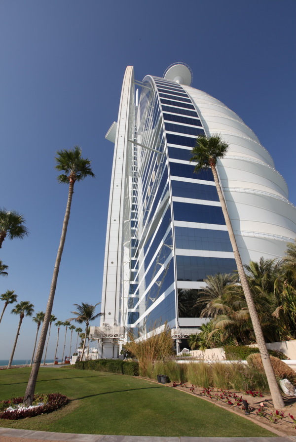 迪拜棕榈岛海滩旁的酒店图片