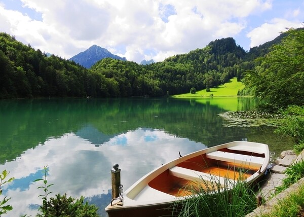 木船山峰湖面自然生态背景素材