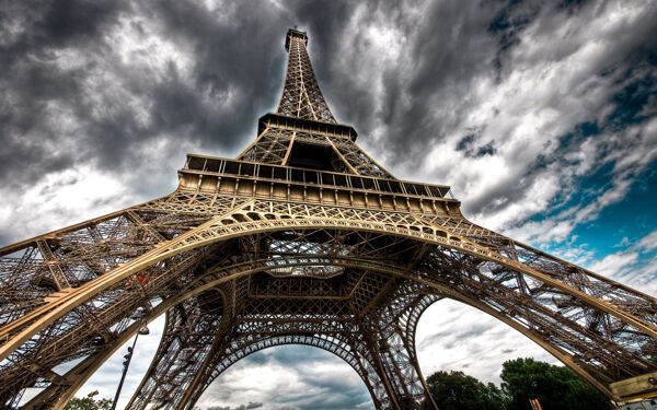 巴黎铁塔的高度素材