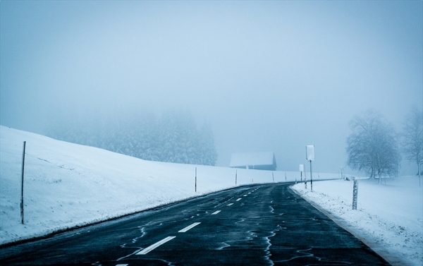 风雪过后的道路