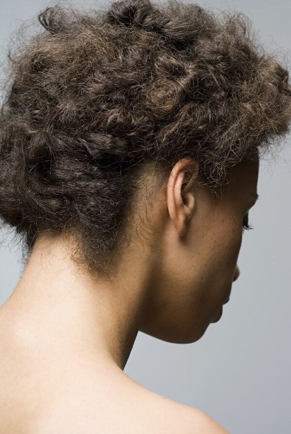 卷发黑人美女发型设计图片