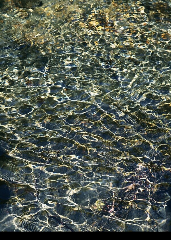 溪水瀑布涌泉流水水纹图片