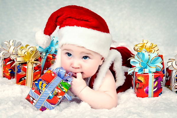 圣诞儿童与礼盒图片