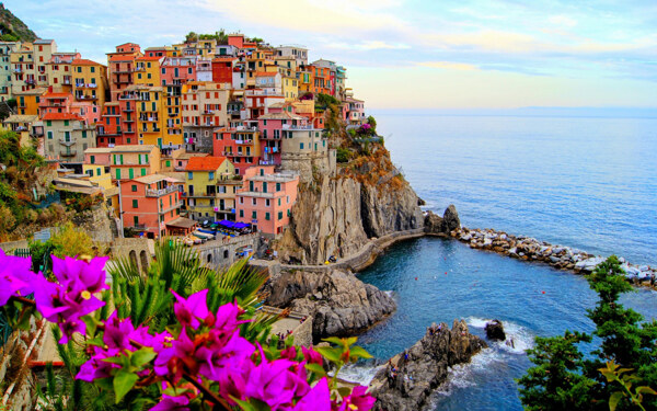 意大利俯拍海边花