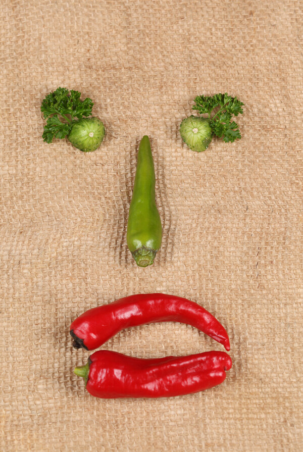 蔬菜拼成的笑脸图片