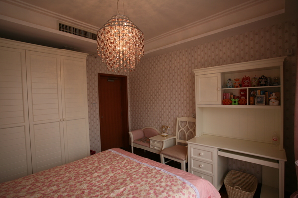 粉色卧室大灯设计图
