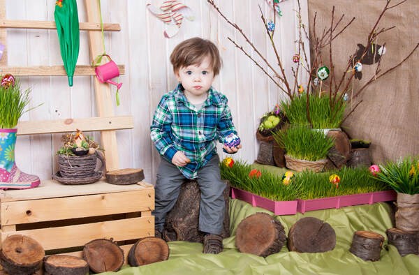 植物花朵与小男孩图片