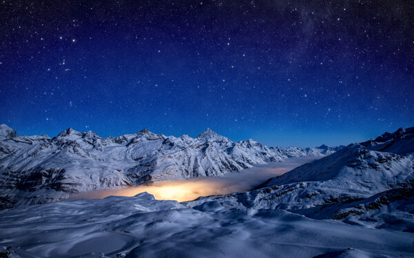 夜景星空雪山