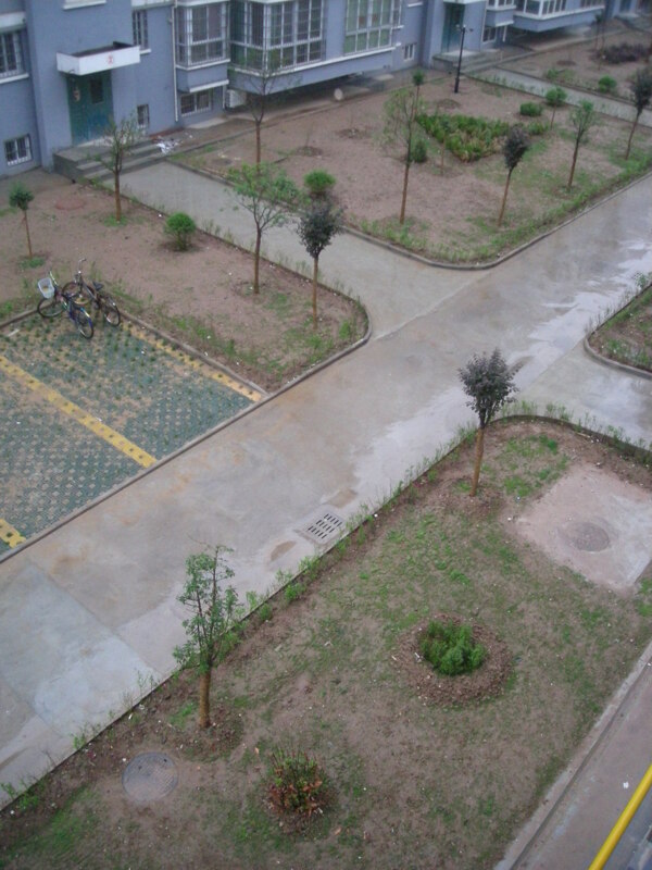 雨中的小区图片