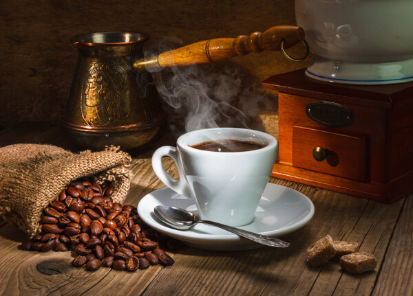 热咖啡与可可豆图片