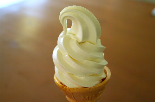 奶油冰淇淋甜筒