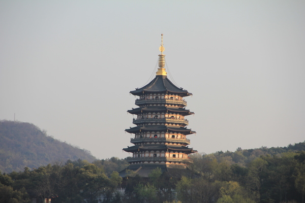 西湖畔雷峰塔图片