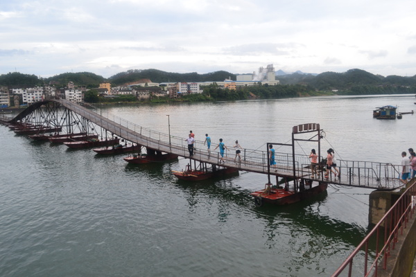 桂江上浮桥