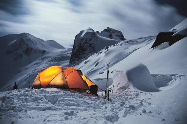 雪山上的帐篷摄影高清图片