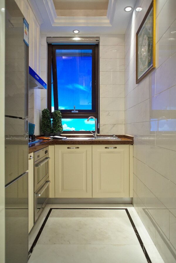 温馨简约欧式风格厨房白色柜子装饰效果图