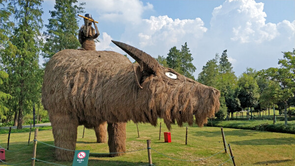 辰山植物园牧童和牛雕塑