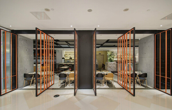 现代时尚橙色条状隔断餐厅工装装修效果图