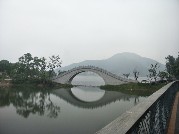 青山湖绿道石桥