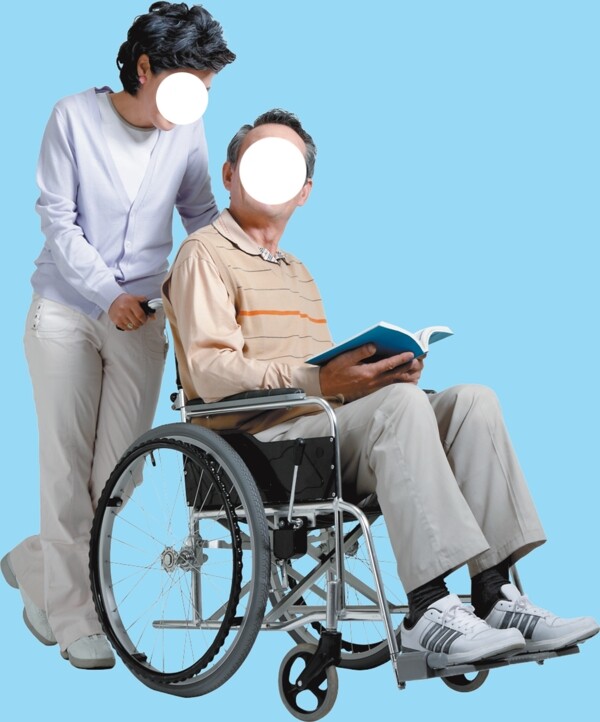 推着轮椅的老人图片