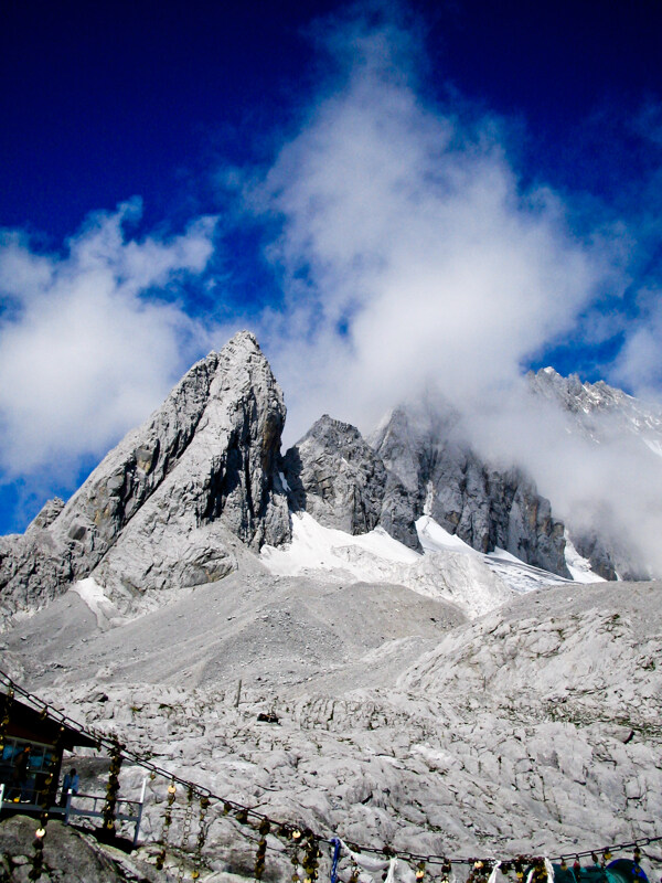 美丽雪山图片