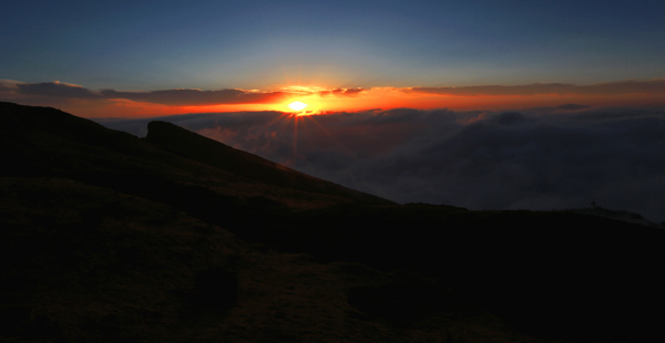 牛背山风景图片