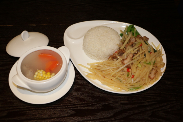 土豆丝炒肉饭