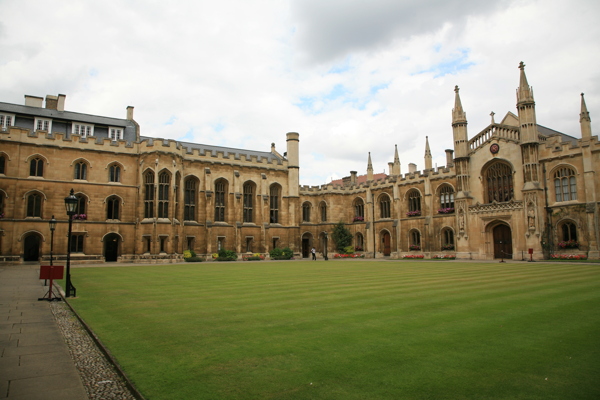 剑桥大学的欧式建筑图片