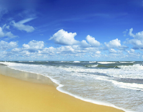 海沙滩蓝天白云