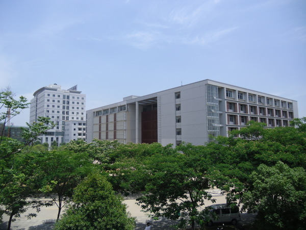 东华理工大学第三教学楼图片