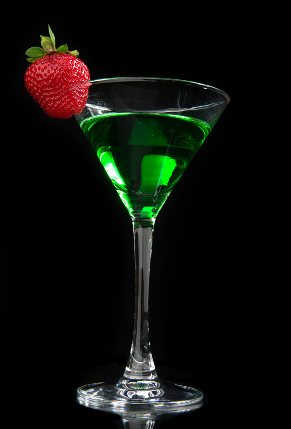 绿色酒水与草莓