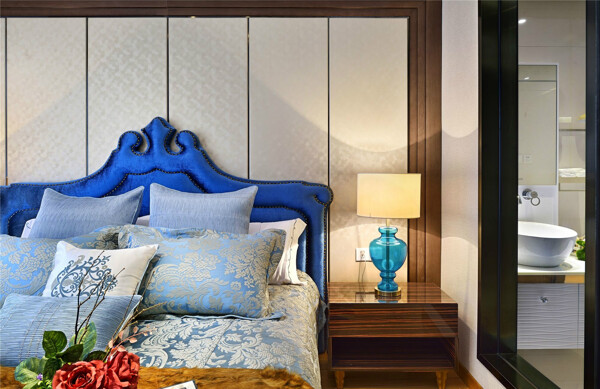 现代轻奢卧室宝蓝色床头室内装修效果图